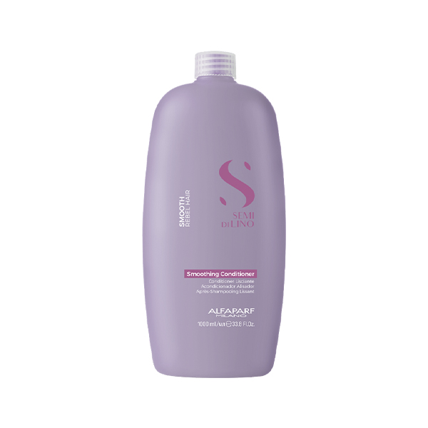 Controlla, idrata, liscia. Smoothing Conditioner dall’azione districante, controlla l'effetto crespo, per capelli morbidi e leggeri.